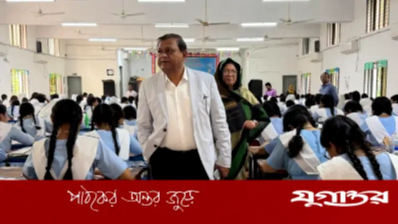 এসএসসি পরীক্ষাকেন্দ্র পরিদর্শনে মাধ্যমিক ও উচ্চশিক্ষা বিভাগের সচিব