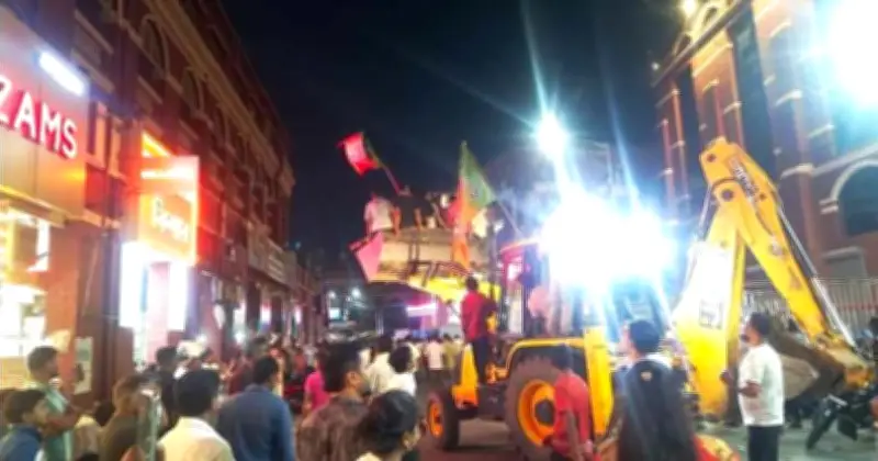 কলকাতায় নির্বাচনী মিছিলে বুলডোজার নিষিদ্ধ, গ্রেফতার ৮