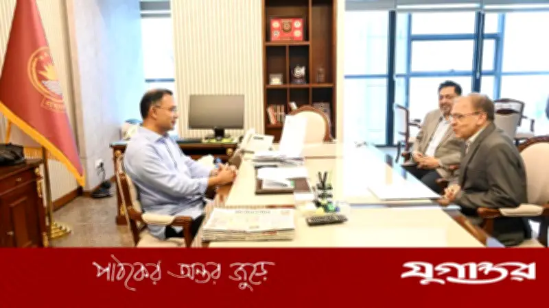 প্রধানমন্ত্রীর সঙ্গে টিআইবি নির্বাহী পরিচালকের সাক্ষাৎ