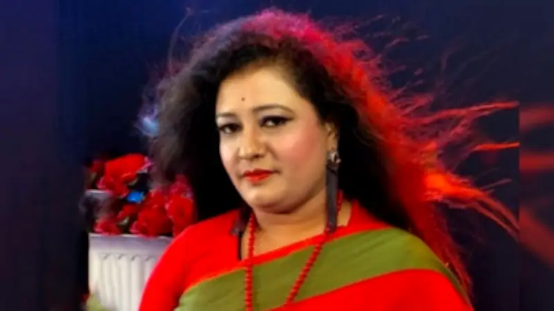 ভুল স্বীকার করে ক্ষমা চাইলেন হাসিনা; কলেজ পরিদর্শনে গিয়ে অবরুদ্ধ এমপি আমির হামজা