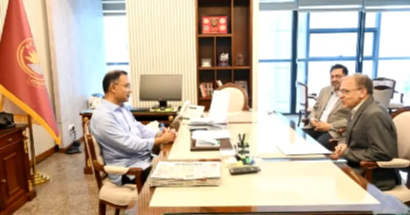 প্রধানমন্ত্রীর সাথে টিআইবি নির্বাহীর সাক্ষাৎ
