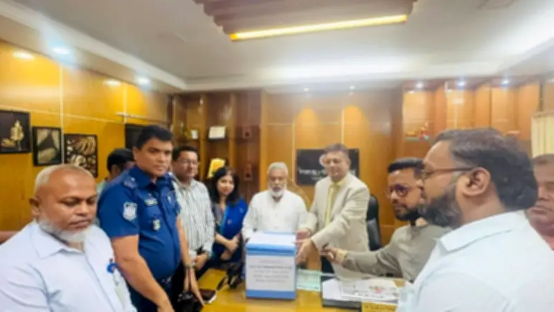 বিনামূল্যে জলাতঙ্ক চিকিৎসা, স্বাস্থ্য কমপ্লেক্সে ভ্যাকসিন দিলেন এমপি মান্নান