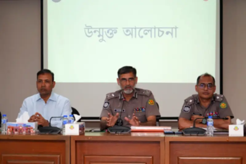 চাঁদাবাজ গ্রেপ্তারে রাজনৈতিক পরিচয় না দেখার নির্দেশ ডিএমপি কমিশনারের
