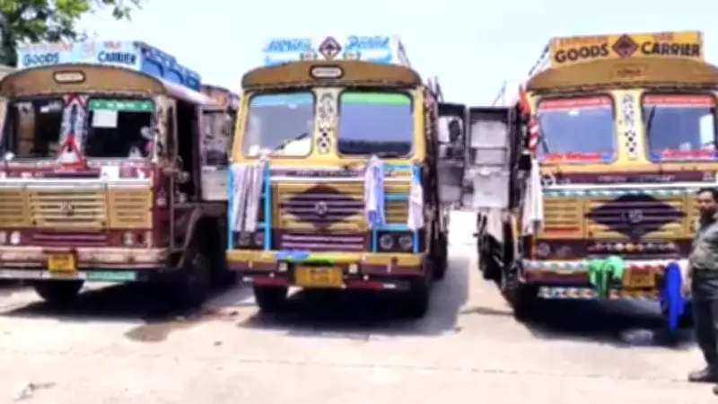 ভারত থেকে আসা ৩ ট্রাক বিস্ফোরক উদ্ধার, পশ্চিমবঙ্গে তৃণমূল যুগের অবসান