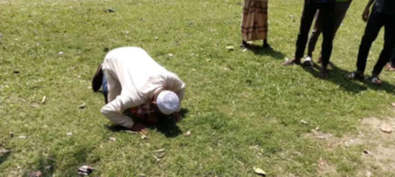 ২১ মাস পর কর্মস্থলে ফিরে মাঠেই সিজদা করলেন প্রধান শিক্ষক