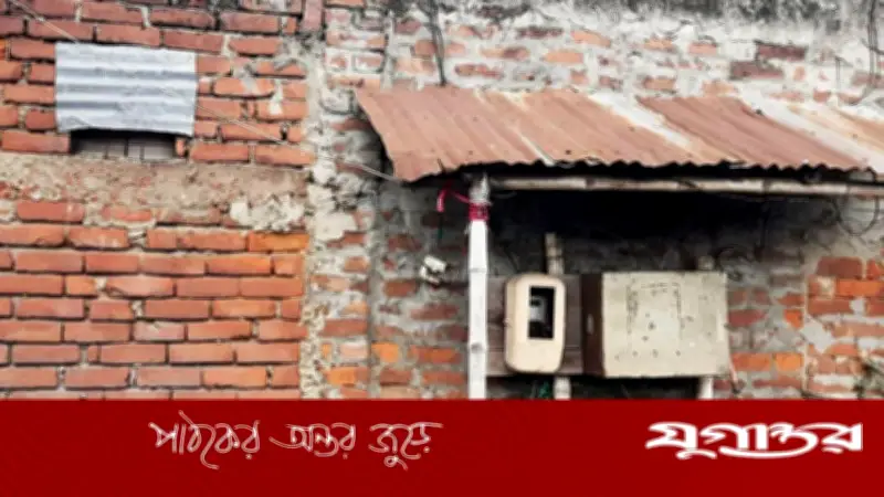 সান্তাহারে রেলের জমিতে অবৈধ দোকানে বিদ্যুৎ সংযোগের অভিযোগ