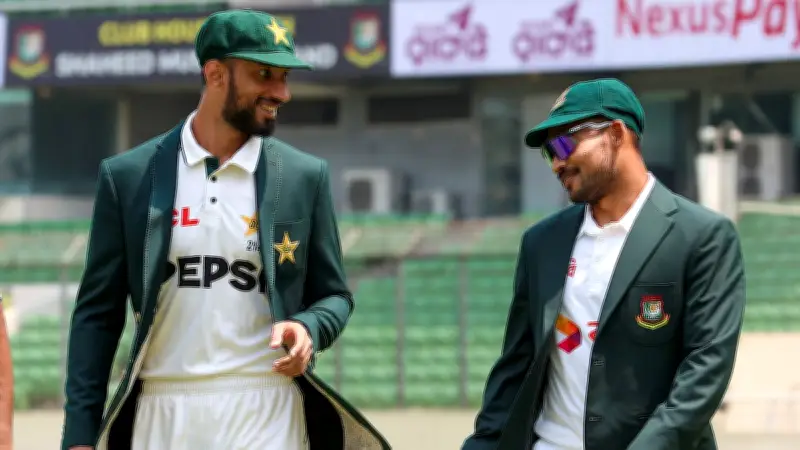 বাংলাদেশ-পাকিস্তান টেস্ট সিরিজ: শুক্রবার শুরু, ট্রফি উন্মোচন ও অনুশীলনের ছবি