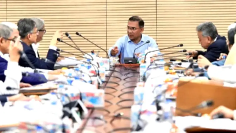 ঈদুল আজহায় সাত দিন ছুটি, উত্তাল পদ্মায় ফেরি বন্ধ