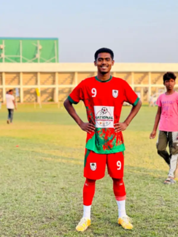 আর্থিক সংকটে জিম হোসেনের ফুটবল স্বপ্ন ভাঙনের পথে