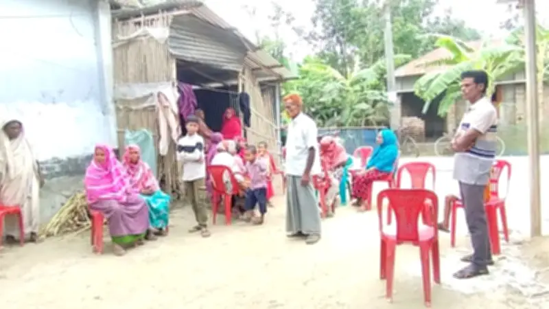 নাতির হাসুয়া কুকুর লক্ষ্য করে দাদির পেটে, নাটোরে ঘটনা