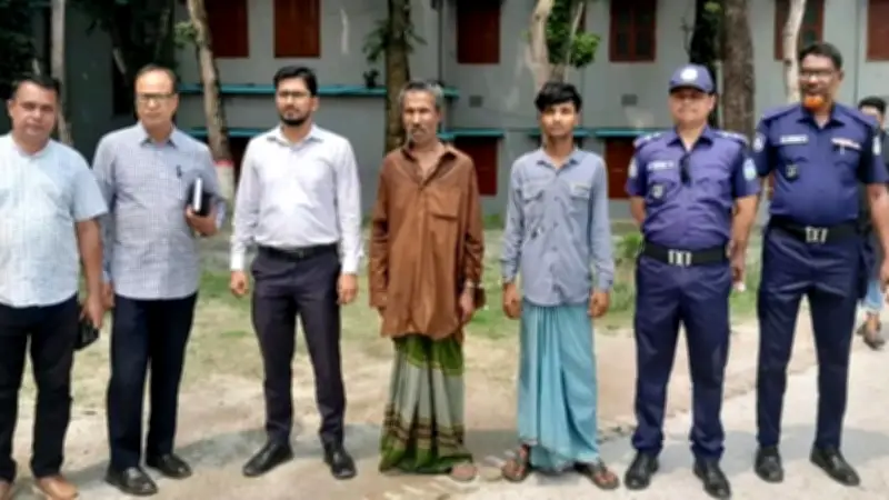 কদমতলীর ফোম কারখানার আগুন নিয়ন্ত্রণে, সাড়ে সাত কোটি টাকার ইয়াবা জব্দ