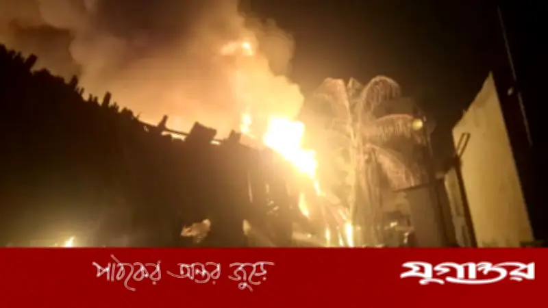 রাজধানীর ফোম কারখানায় আগুন নিয়ন্ত্রণে, হতাহত নেই