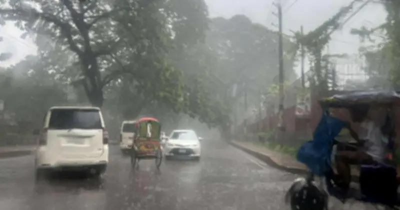 চার অঞ্চলে বৃষ্টি, নদীবন্দরে ১ নম্বর সতর্ক সংকেত