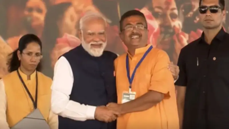 শপথ নিলেন পশ্চিমবঙ্গের মুখ্যমন্ত্রী শুভেন্দু অধিকারী