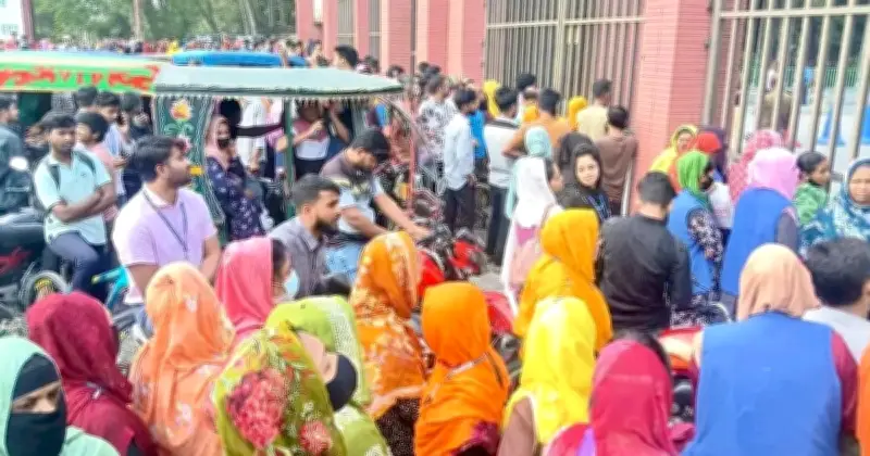 ঈশ্বরদী ইপিজেডে ভাড়া বৃদ্ধির প্রতিবাদে শ্রমিকদের বিক্ষোভ, পরিস্থিতি স্বাভাবিক