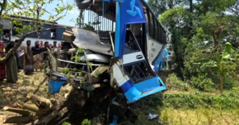 লোহাগাড়ায় বাসের মুখোমুখি সংঘর্ষে নারী নিহত, আহত ১১