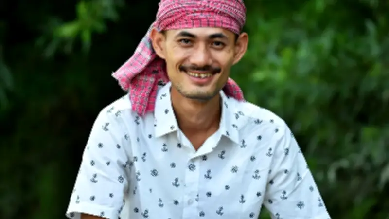 দুর্গম পাহাড়ে ম্রো শিশুদের শিক্ষার আলো ছড়াচ্ছেন তরুণ শিক্ষক উথোয়াইয়ই মারমা