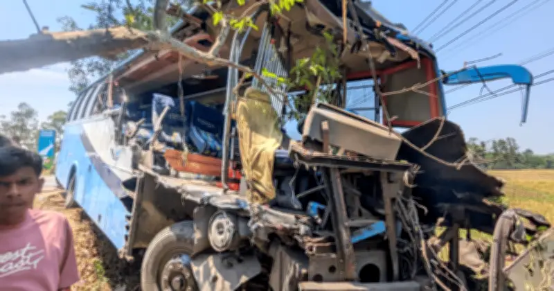 লোহাগাড়ায় বাস-বাস মুখোমুখি সংঘর্ষে নিহত ৪, আহত ৩০