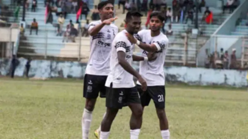 বাংলাদেশ ফুটবল লিগে মোহামেডান ও ব্রাদার্সের সহজ জয়