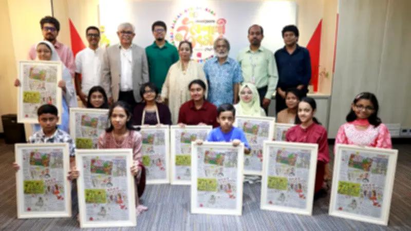 প্রথম আলোর বৈশাখী উৎসব: বিজয়ীদের হাতে স্মারক তুলে দেওয়া