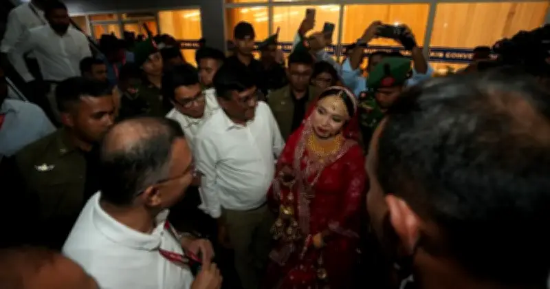 প্রধানমন্ত্রীর মানবিক দৃষ্টান্ত: বিয়ের অনুষ্ঠানের জন্য সংক্ষিপ্ত দলীয় সভা