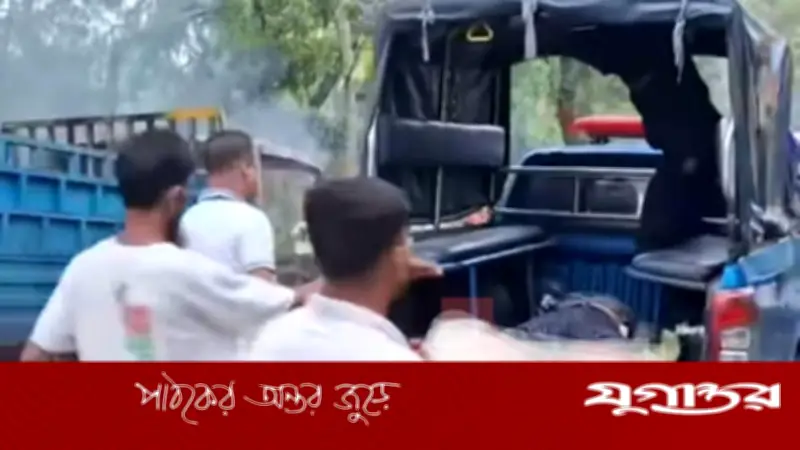 গাজীপুরে গণপিটুনিতে তিনজনের মৃত্যু, পিকআপে আগুন