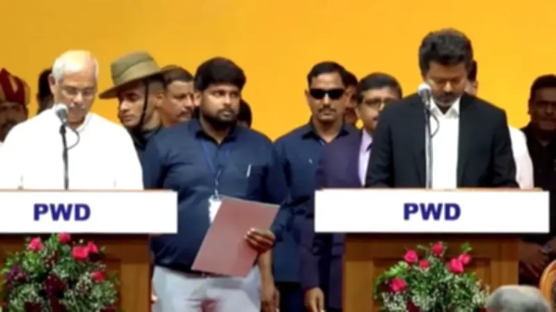 তামিলনাড়ুর নতুন মুখ্যমন্ত্রী থালাপতি বিজয়, শপথ গ্রহণ