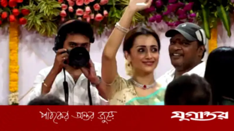 বিজয়ের শপথ অনুষ্ঠানে রাহুল-তৃষার উপস্থিতি