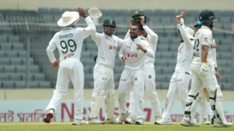 বাংলাদেশ-পাকিস্তান টেস্ট বৃষ্টিতে বন্ধ, শরণখোলায় মানববন্ধন