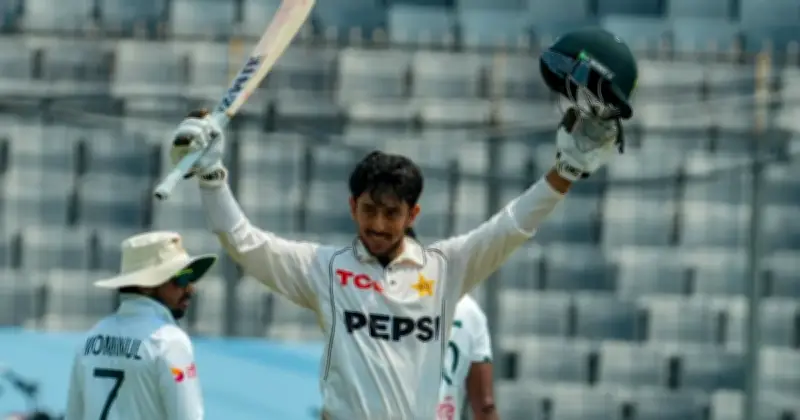 অভিষেক টেস্টে সেঞ্চুরি করে রেকর্ডে আজান আওয়াইস