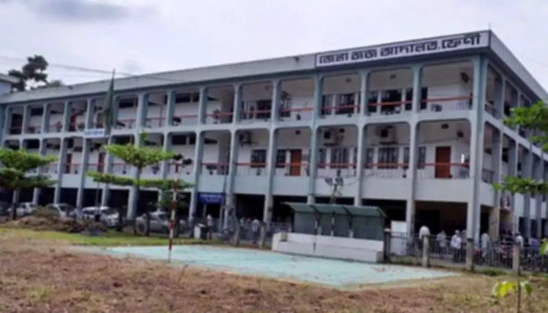 ফেনীতে আদালতে যৌতুক মামলায় নারীর বিষপান, হাসপাতালে ভর্তি