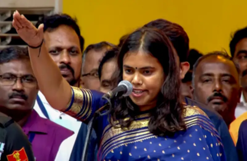 ২৯ বছর বয়সে মন্ত্রী হলেন এস কীর্তনা, টিভিকের সর্বকনিষ্ঠ বিধায়ক