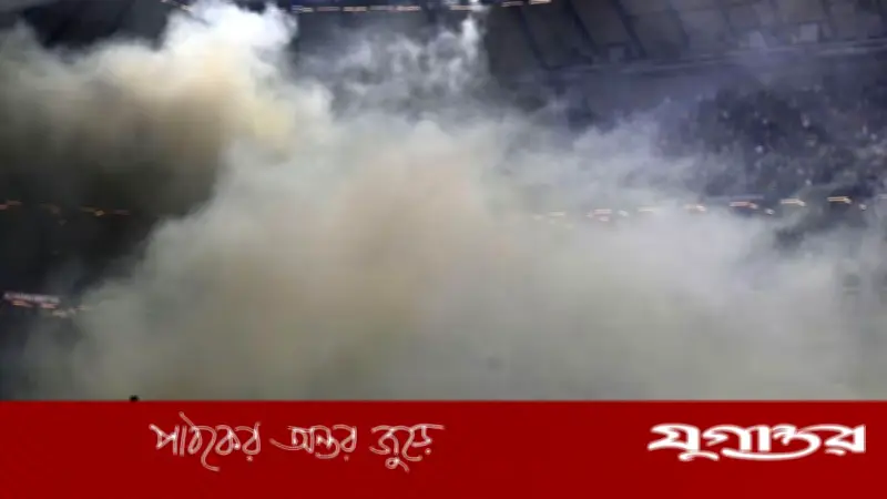 স্টেডিয়ামে ভয়াবহ আগুন, ম্যাচ বন্ধ করে সরিয়ে নেওয়া হল দর্শকদের