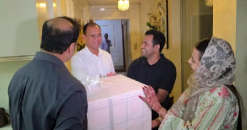 প্রধানমন্ত্রীর উপহারে নবদম্পতি মুগ্ধ