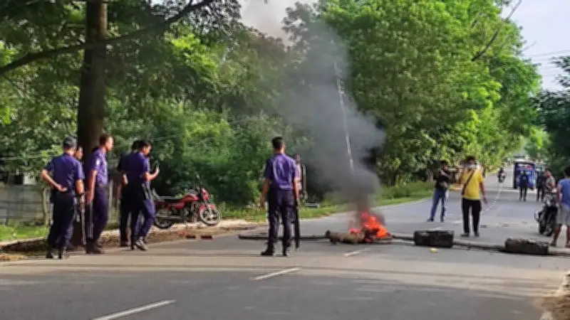 সাজেকে সড়ক অবরোধে যান চলাচল বন্ধ, ইসরায়েলে হিজবুল্লাহর ২৪ হামলা