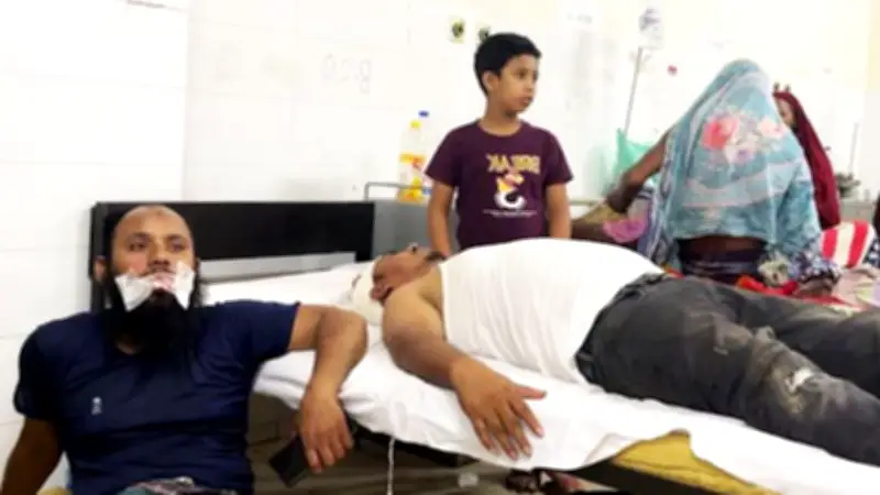 পাওনা টাকা চাওয়ায় সংঘর্ষ, ইউপি সদস্যসহ আহত ১৩