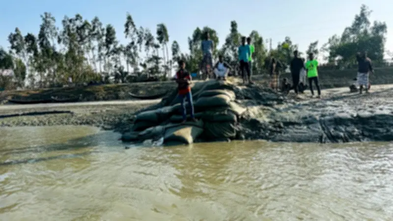 সমুদ্র আর নদীর মাঝে বিচ্ছিন্ন দ্বীপ করিয়ারদিয়ার জীবনসংগ্রাম