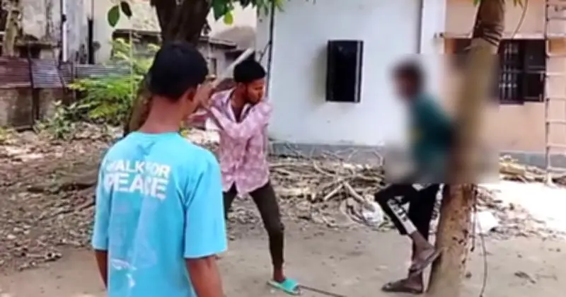 রাজশাহীতে যুবককে গাছে বেঁধে বেদম মারধর, ভিডিও ভাইরাল
