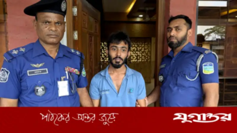 বাকৃবিতে ছাত্রীদের ছবি তোলায় যুবক আটক, মাদক উদ্ধার
