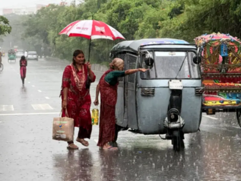 রাজধানীতে বৃষ্টিতে তাপমাত্রা কমেছে ২ ডিগ্রি