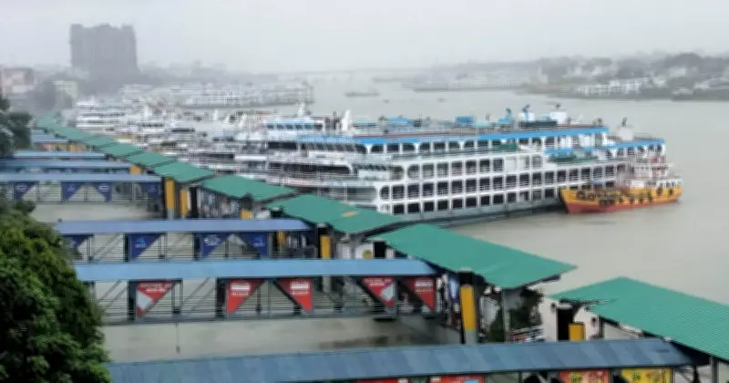 স্পিডবোট থেকে লঞ্চে ওঠা বন্ধ, ফেরিতে বাসযাত্রী নামানো বাধ্যতামূলক