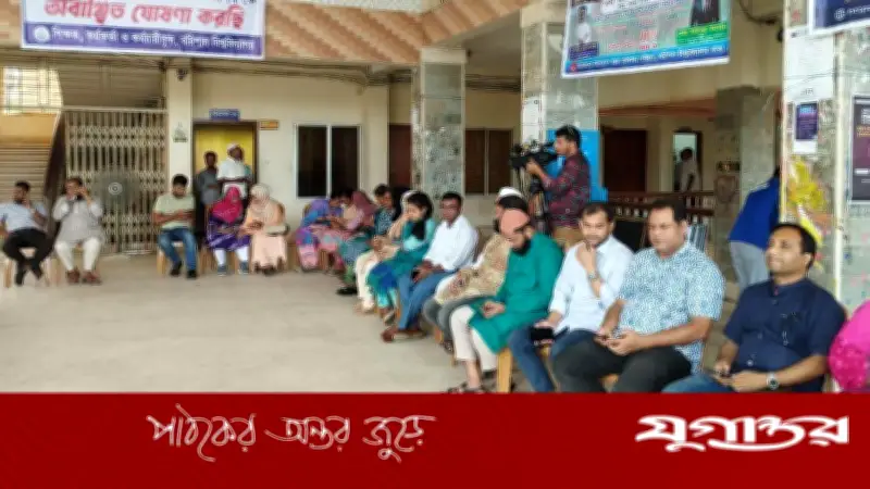 বরিশাল বিশ্ববিদ্যালয়ে প্রশাসনিক কার্যালয়ে তালা, উপাচার্যকে অবাঞ্ছিত ঘোষণা