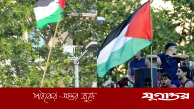 লা লিগা জয়ের উৎসবে ইয়ামালের হাতে ফিলিস্তিনের পতাকা
