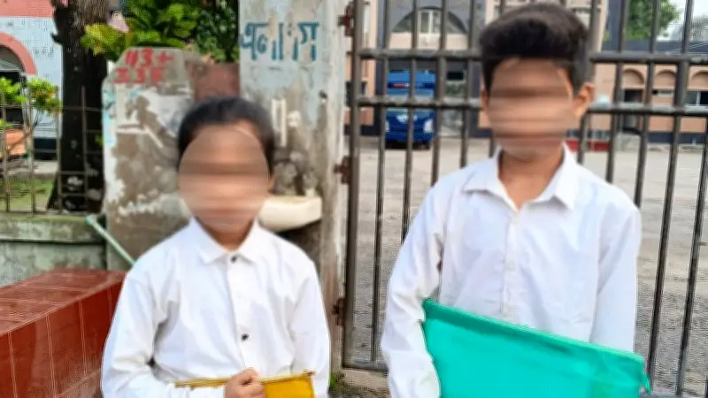 মাকে কারাগারে নেওয়া হবে শুনে স্কুল থেকে ছুটে আসে দুই শিশু