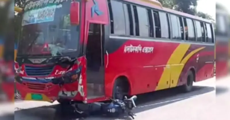 ফেনীতে বাসচাপায় বাবা-ছেলে নিহত, চালক পলাতক