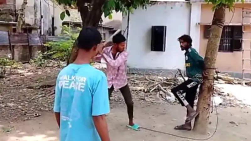 চুরির অপবাদে পিটুনি মামলায় গ্রেপ্তার এক আসামি আদালতে, আরেকজন ছাড়া পেল