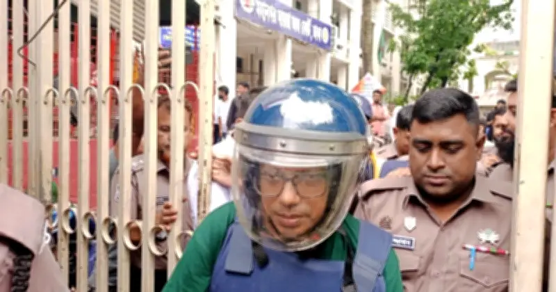 প্রিজনভ্যান দুর্ঘটনায় পলকের ঘাড় ও কোমরে গুরুতর সমস্যা