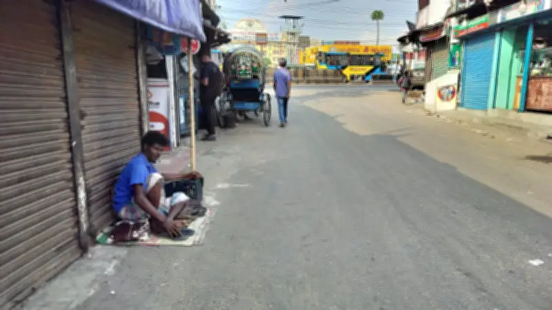 জুতা সেলাইয়ের আয়ে সংসার চলে না কাঙ্গাল দাসের