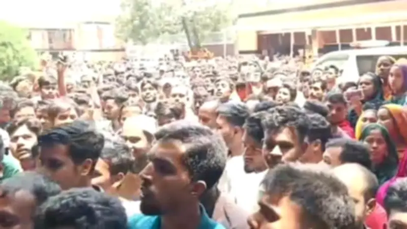 নারায়ণগঞ্জে কারখানা কর্মকর্তার মৃত্যু: হত্যার অভিযোগে শ্রমিক বিক্ষোভ