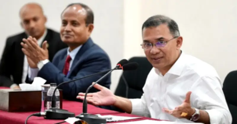 ঢাবি র‌্যাঙ্কিং পিছিয়ে: মেধাহীন নিয়োগ ও গবেষণা ঘাটতি দায়ী প্রধানমন্ত্রীর